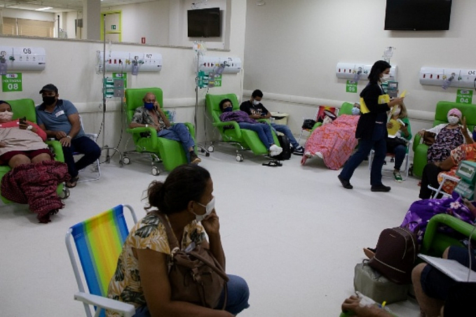 Fio de Amor: madrinha da campanha entrega material arrecadado para o Hospital de Amor Amazônia - News Rondônia