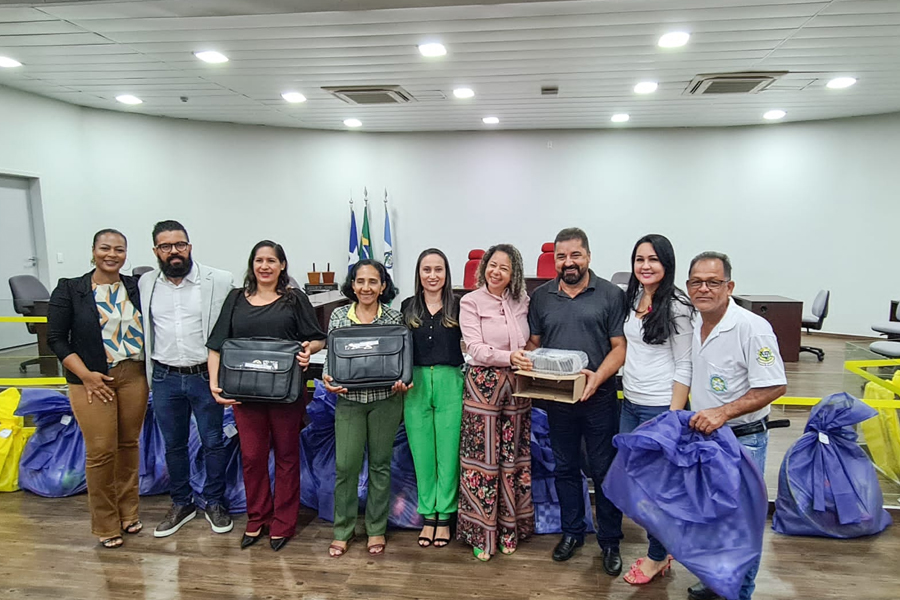Notebooks são entregues em Ouro Preto em ação que envolveu o Fórum da comarca - News Rondônia