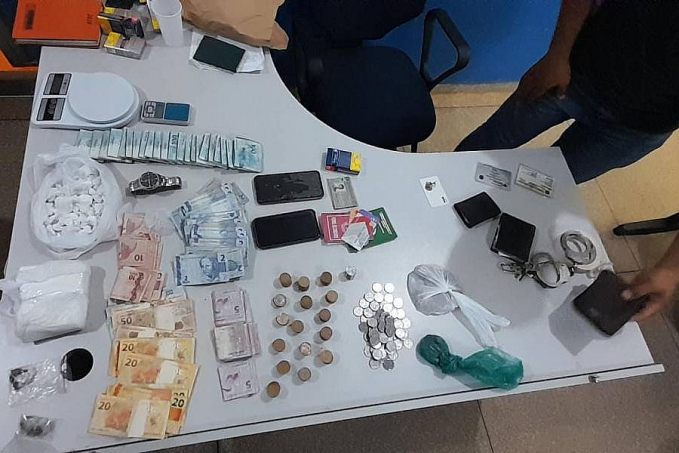 Vilhena: comerciante africano é preso com várias porções de drogas e mais de R$ 23 mil em dinheiro - News Rondônia