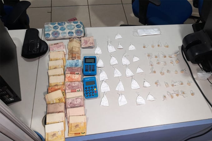 Homem chora ao ser preso com drogas pela Força Tática - News Rondônia