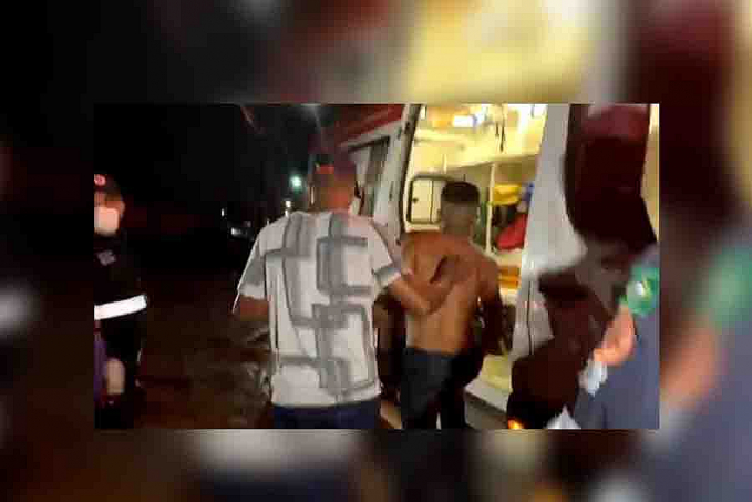 ATAQUE A TIROS - Homens são surpreendidos a tiros em frente de residência no bairro Lagoa - News Rondônia
