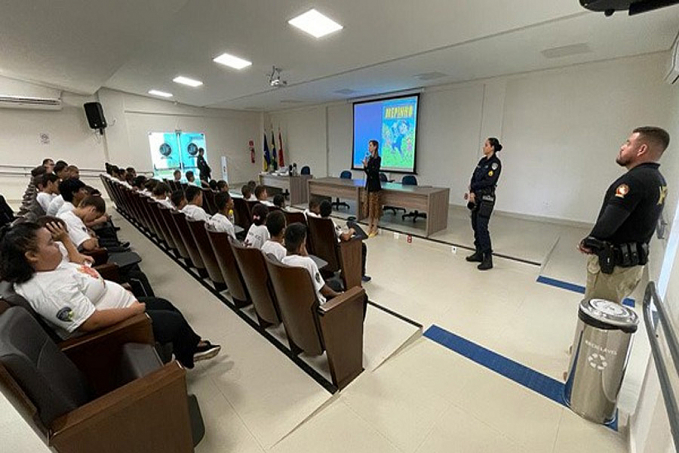 Promotoria de Ji-Paraná recebe visita de alunos do Projeto Polícia Militar Mirim - News Rondônia
