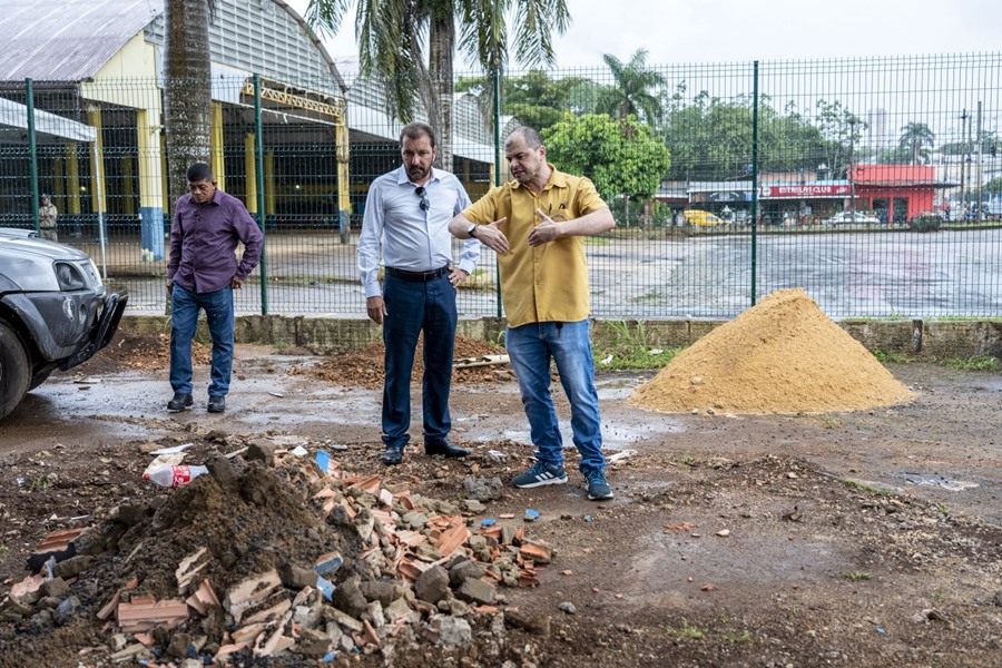 Prefeito Hildon Chaves visita local que abrigará, temporariamente, a rodoviária de Porto Velho - News Rondônia