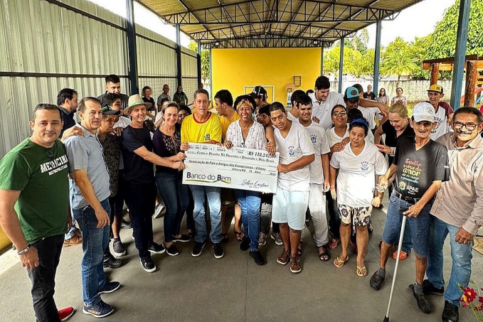 Senador Jaime Bagattoli visita Lar dos Idosos Maria Teresa de Lamarta e APAE Vilhena na companhia da deputada Silvia Cristina - News Rondônia