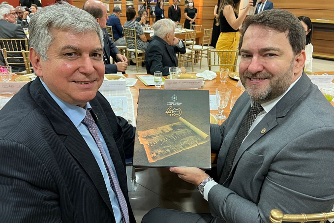 Presidente Alex Redano prestigia lançamento do livro em comemoração aos 40 anos do Tribunal de Justiça - News Rondônia