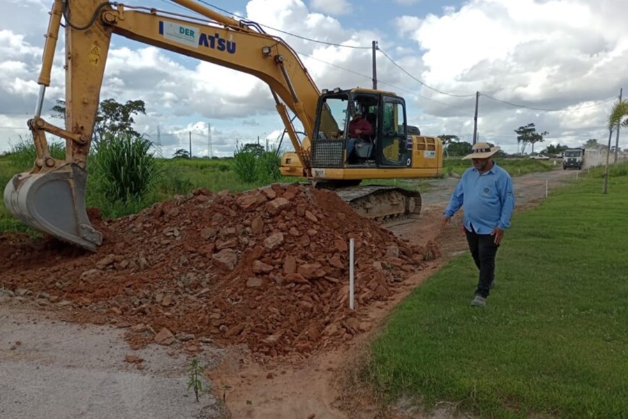 DER inicia pavimentação asfáltica do Centro Tecnológico Vandeci Rack, em Ji-Paraná - News Rondônia