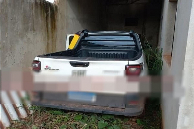 Carro furtado da CAERD de Santa Luzia é localizado em construção no bairro Cidade Alta em Rolim de Moura - News Rondônia
