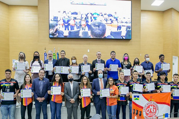 Deputados Alan Queiroz e Eyder Brasil homenageiam Escola Major Guapindaia - News Rondônia