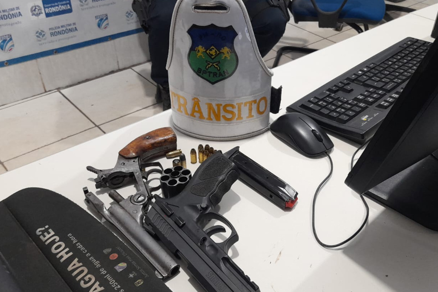 Quatro são detidos com armas em veículo durante Operação Lei Seca no centro - News Rondônia