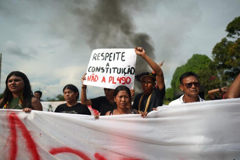 Indígenas bloqueiam a BR-364 em protesto contra a aprovação do marco temporal - News Rondônia