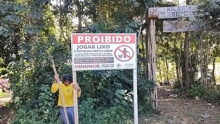 Prefeitura instala placas de identificação e advertência na Vila Nova do Teotônio