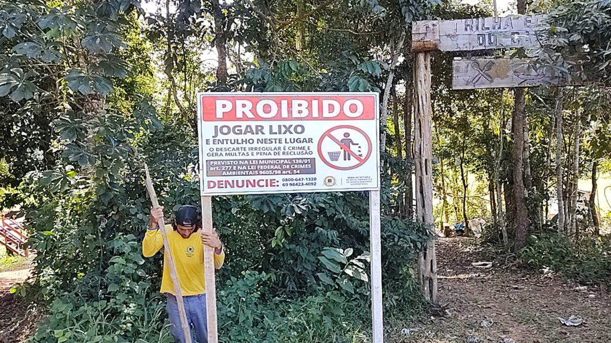 Prefeitura instala placas de identificação e advertência na Vila Nova do Teotônio