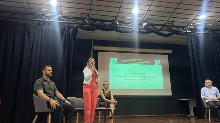 Prefeitura realiza capacitação de cuidadores escolares e profissionais de apoio escolar