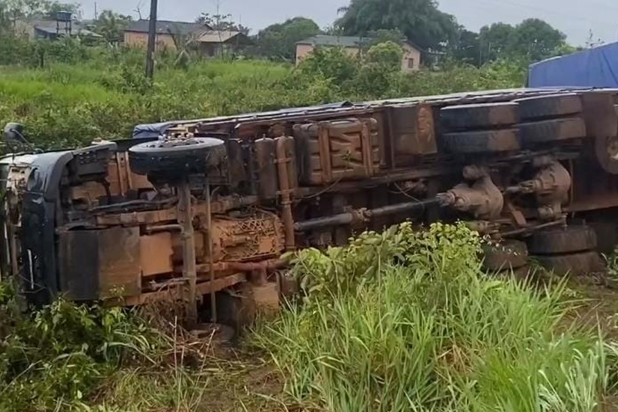 FORA DA PISTA: Colisão entre carreta e carro de passeio deixa dois feridos na BR-319 em Porto Velho - News Rondônia
