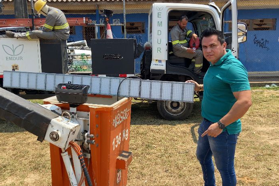 Refletores de LED são instalados no Campo Florestão a pedido do vereador Edimilson Dourado - News Rondônia