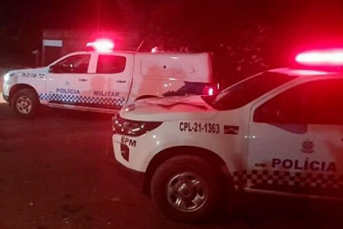 ENCAPUZADOS - Bandidos mascarados fazem comerciantes de refém durante roubo de veículos na zona sul - News Rondônia