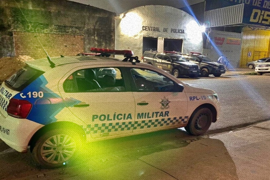 Foragido luta com policial, tenta pegar arma e quebra viatura para não ser preso na zona leste - News Rondônia
