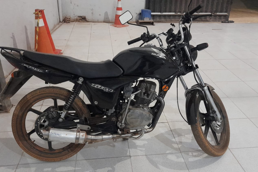 Dupla é detida com duas armas e moto roubada na zona leste - News Rondônia