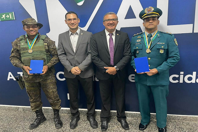 Deputado Alex Silva realiza última sessão solene do mandato e entrega votos de louvor e medalhas do mérito legislativo a policiais da segurança pública - News Rondônia