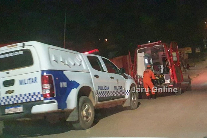 Suspeito cai de telhado e morador o amarra até a chegada da Polícia - News Rondônia