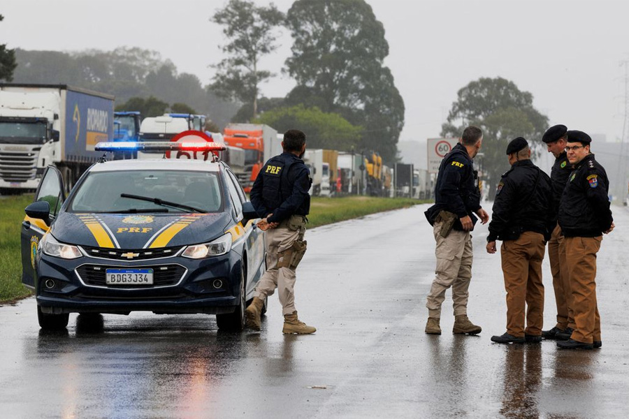 PRF registra um bloqueio parcial em rodovia federal - News Rondônia