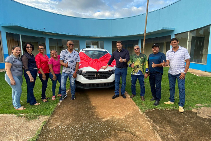 Deputado Alex Redano entrega veículo para a Educação em Rio Crespo - News Rondônia