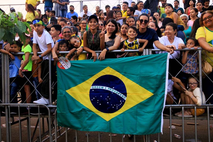 População aprecia retorno do desfile de 7 de Setembro na Avenida dos Imigrantes, em Porto Velho - News Rondônia