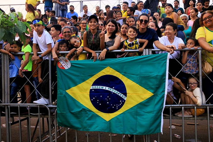 População aprecia retorno do desfile de 7 de Setembro na Avenida dos Imigrantes, em Porto Velho - News Rondônia