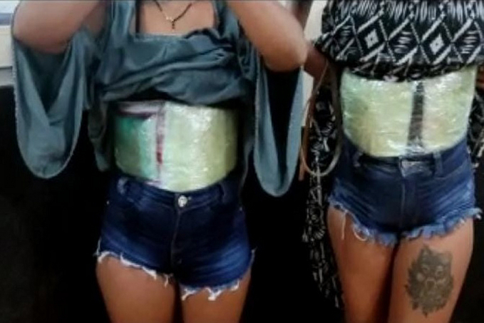 HÓRUS - Passageiras de ônibus são detidas com drogas presas ao corpo em RO - News Rondônia