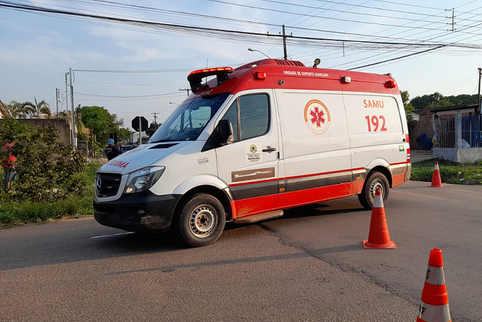 Caminhonete avança preferencial e causa grave acidente com motociclista na leste - News Rondônia