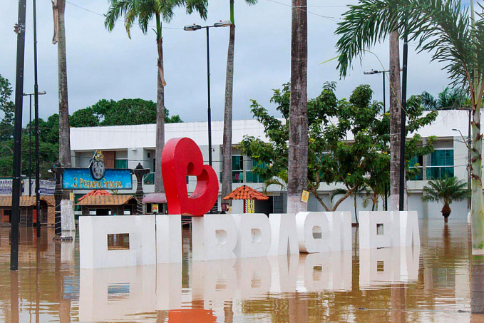 Brasiléia (AC): Nível do rio diminui e revela corpo de idoso coberto de lama - News Rondônia