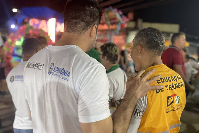 Educadores de Trânsito do Detran Rondônia orientam foliões sobre segurança no trânsito - News Rondônia