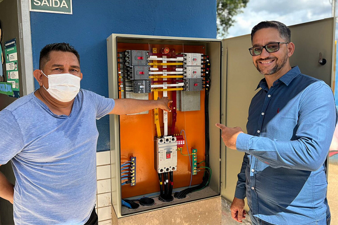 Anderson Pereira entrega reforma na rede elétrica da Escola Municipal Flor do Piquiá em Porto Velho - News Rondônia