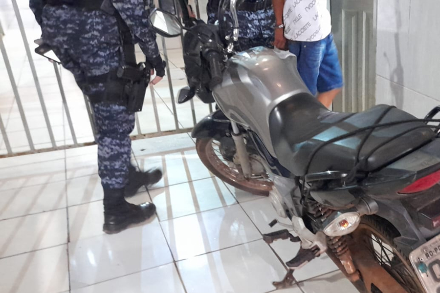 Jovem furta moto ao ver chave no veículo e acaba preso - News Rondônia