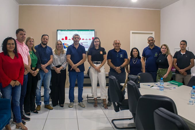 Prefeito de Vilhena se reúne com dirigentes da Seduc para resolver impasse do transporte escolar - News Rondônia