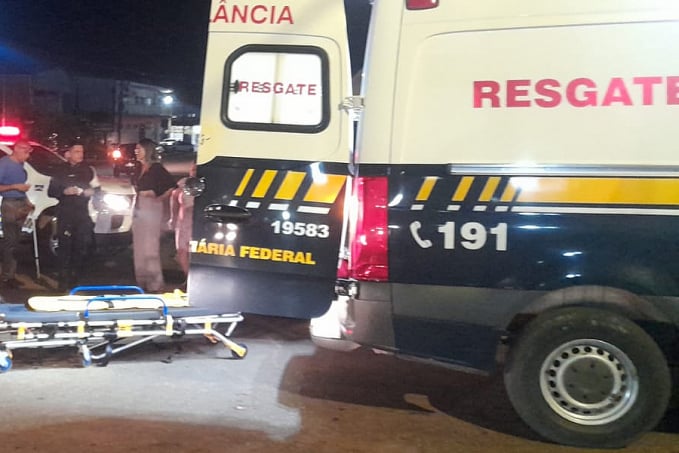 URGENTE: Colisão entre carro e moto deixa mulher com suspeita de fratura - News Rondônia