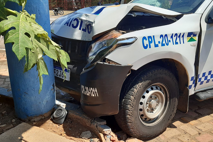 ATUALIZADA: Policiais ficam feridos em acidente com viatura no centro de Porto Velho - News Rondônia