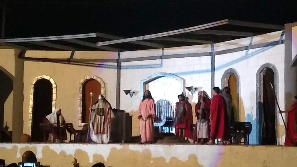 Presidente do Grupo Teatral Êxodo fala sobre novo espetáculo e projeto para construção de muro na cidade cenográfica - News Rondônia