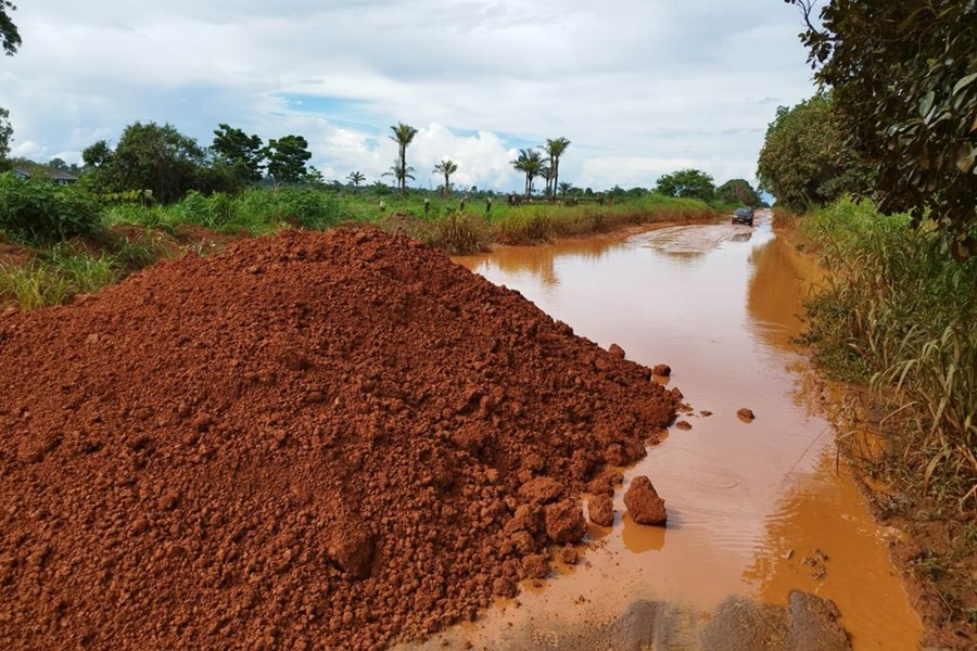 DER recupera pontos críticos na Linha 45, entre a Usina de Samuel e a Vila Nova Samuel, em Candeias do Jamari - News Rondônia
