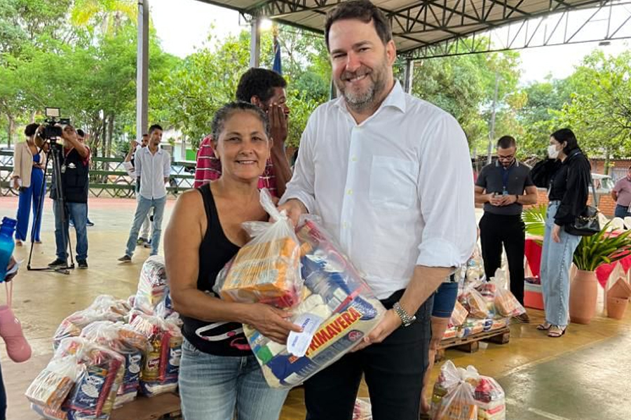 Presidente Alex Redano participa de entrega de cestas básicas na Associação São Tiago Maior - News Rondônia