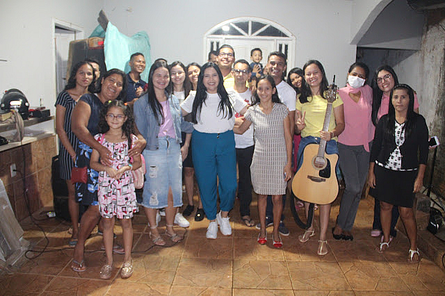 Cristiane Lopes apresenta propostas para jovens cristãos do bairro Igarapé em Porto Velho em grande reunião - News Rondônia