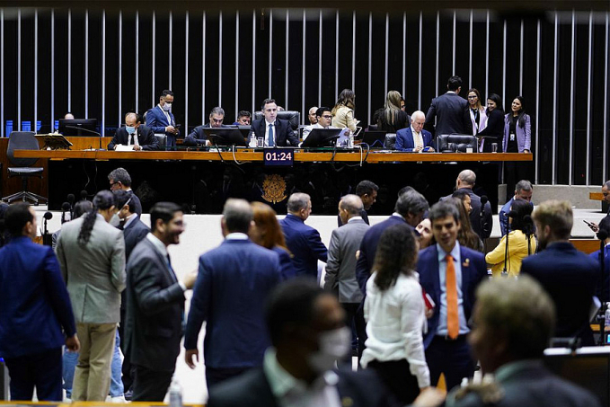 Piso salarial de enfermagem é aprovado em comissão especial da Câmara - News Rondônia