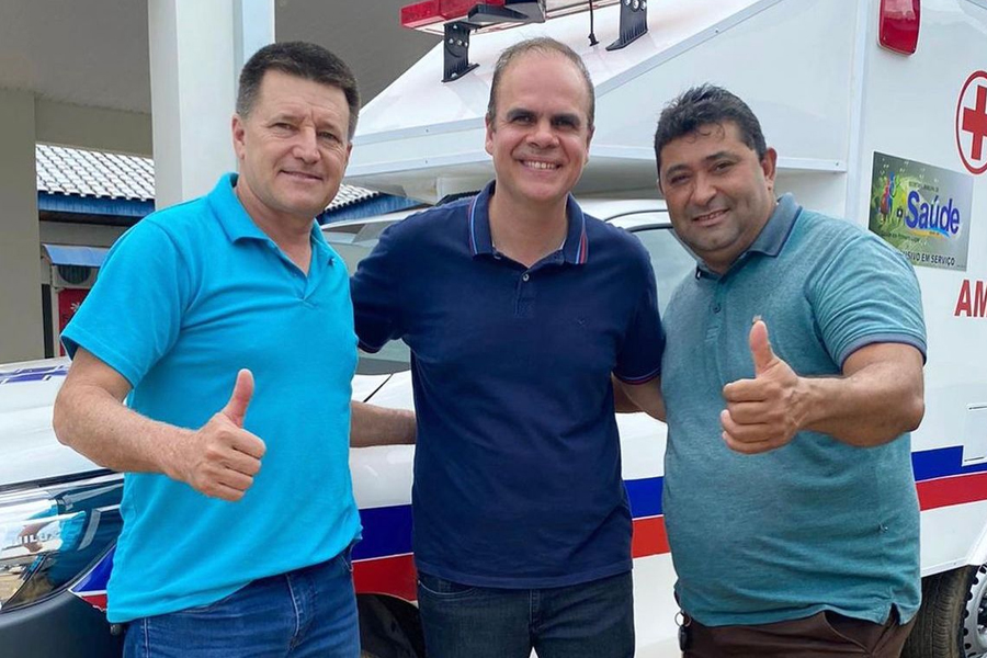 Deputado Alan Queiroz realiza a entrega de uma ambulância semi UTI para o município de Urupá - News Rondônia