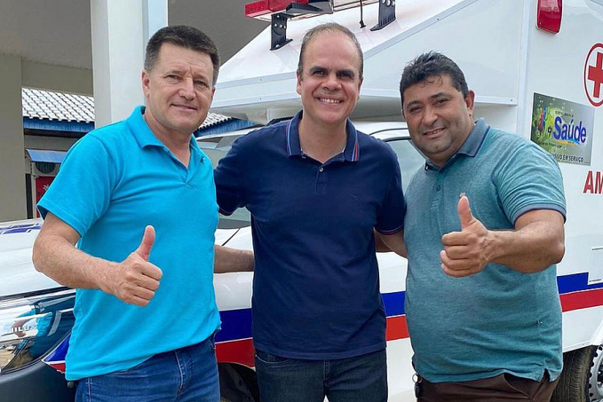 Deputado Alan Queiroz realiza a entrega de uma ambulância semi UTI para o município de Urupá - News Rondônia