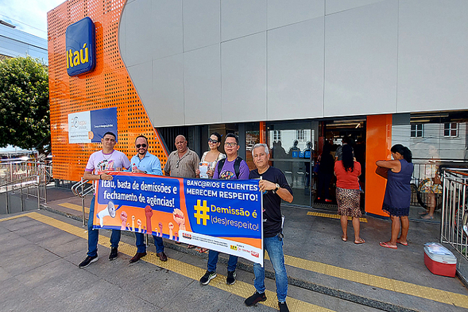 Bancários de Rondônia protestam contra demissões do Itaú, o banco que mais lucra no país - News Rondônia
