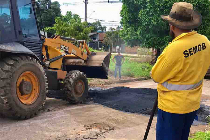 Vereador Aleks Palitot tem pedido atendido para serviço de tapa buracos no bairro Areal pela SEMOB - News Rondônia