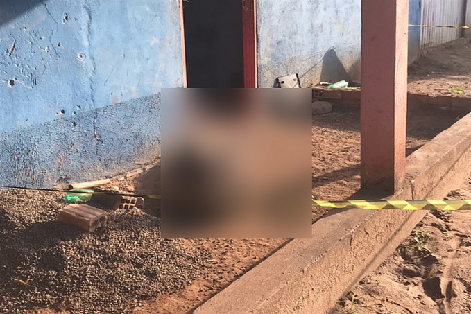 ESPOSA SUSPEITA  Em Alvorada do Oeste, homem é encontrado morto à golpes de faca na porta de casa - News Rondônia