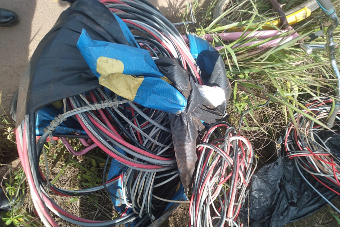 Ladrão de fios é flagrado em cima de poste na BR-364 em Porto Velho - News Rondônia