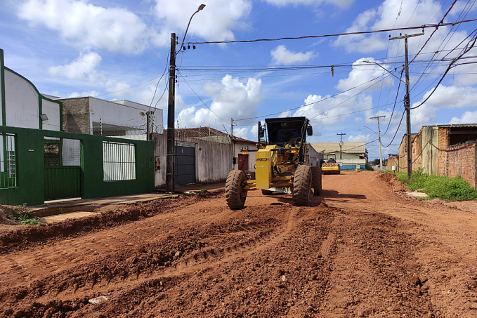 Prefeito Hildon Chaves vistoria obras de infraestrutura no bairro Igarapé - News Rondônia