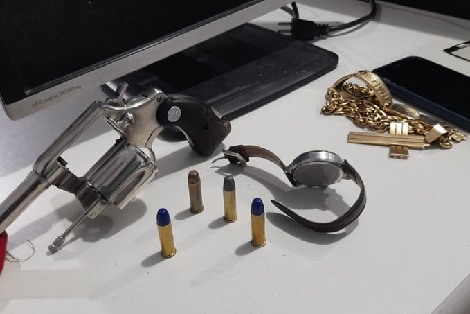 Bandidos são presos após roubo em loja de veículos e perseguição no centro - News Rondônia